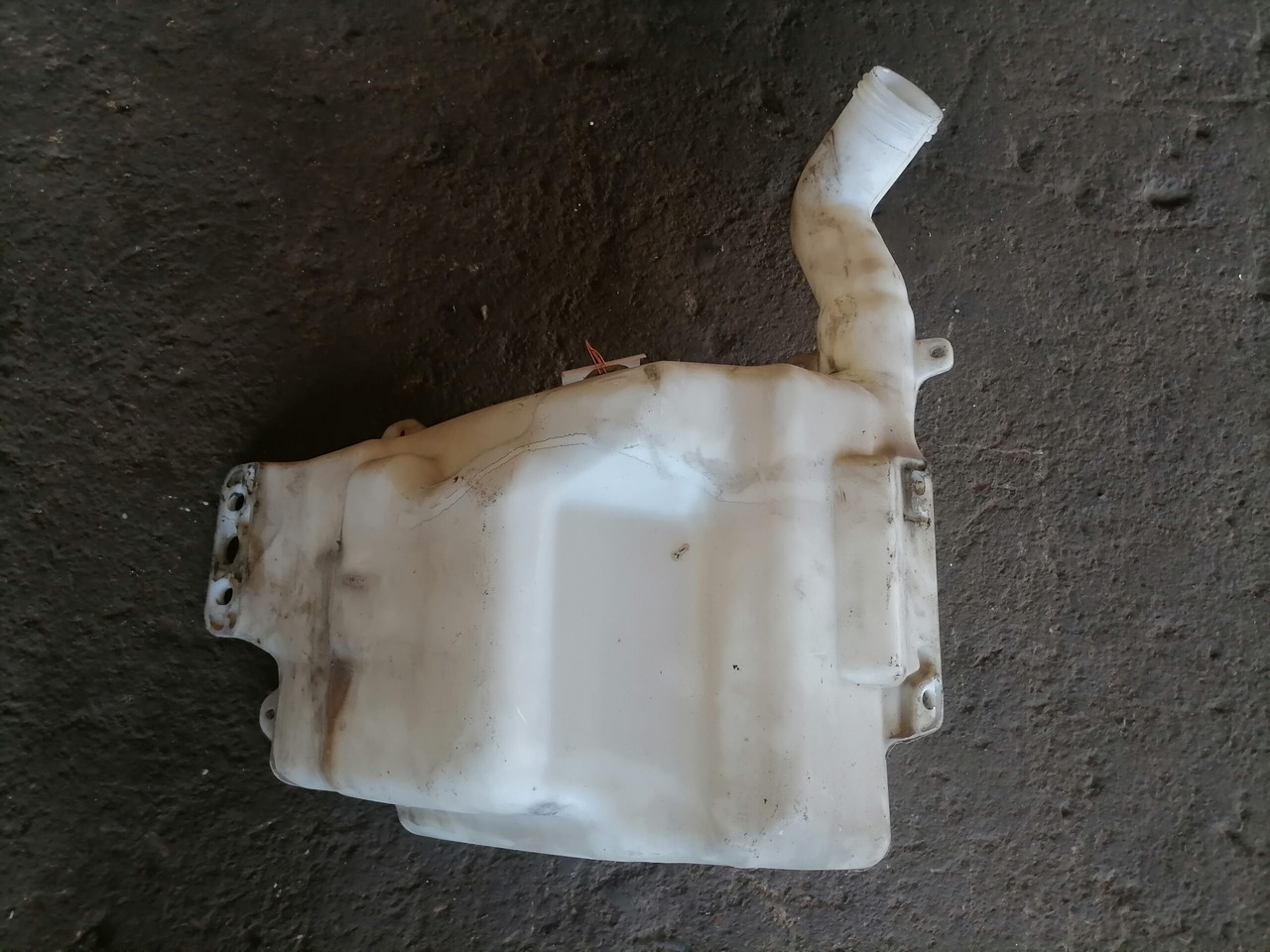 Scania Windscreen washer fluid tank 1854255 - Чистачка за Камион: снимка 4 Scania Windscreen washer fluid tank 1854255 - Чистачка за Камион: снимка 4