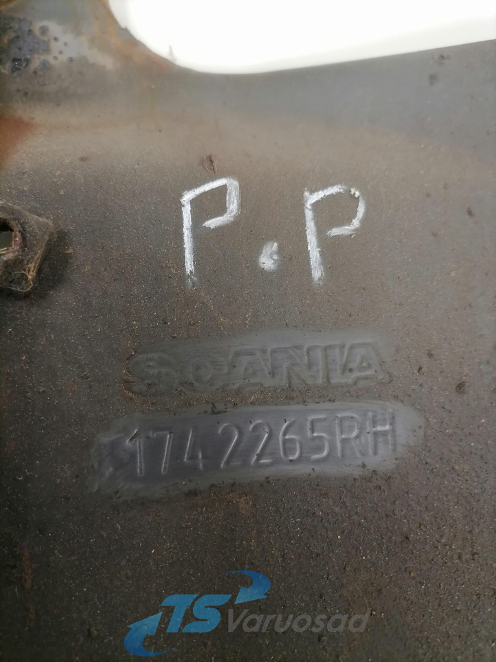 Scania lower grille carrier hinge 1742265 - Радиаторна решетка за Камион: снимка 2 Scania lower grille carrier hinge 1742265 - Радиаторна решетка за Камион: снимка 2