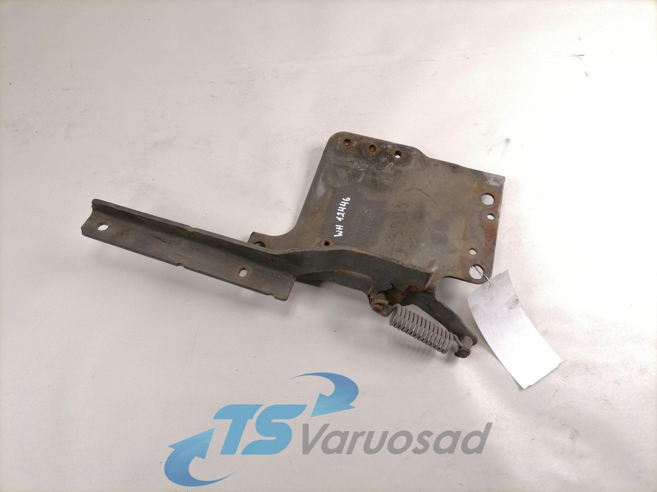 Scania lower grille carrier hinge 1742265 - Радиаторна решетка за Камион: снимка 1 Scania lower grille carrier hinge 1742265 - Радиаторна решетка за Камион: снимка 1