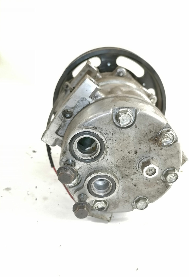 Volvo A/C compressor 89353 - Отопление/ Вентилация за Камион: снимка 2 Volvo A/C compressor 89353 - Отопление/ Вентилация за Камион: снимка 2