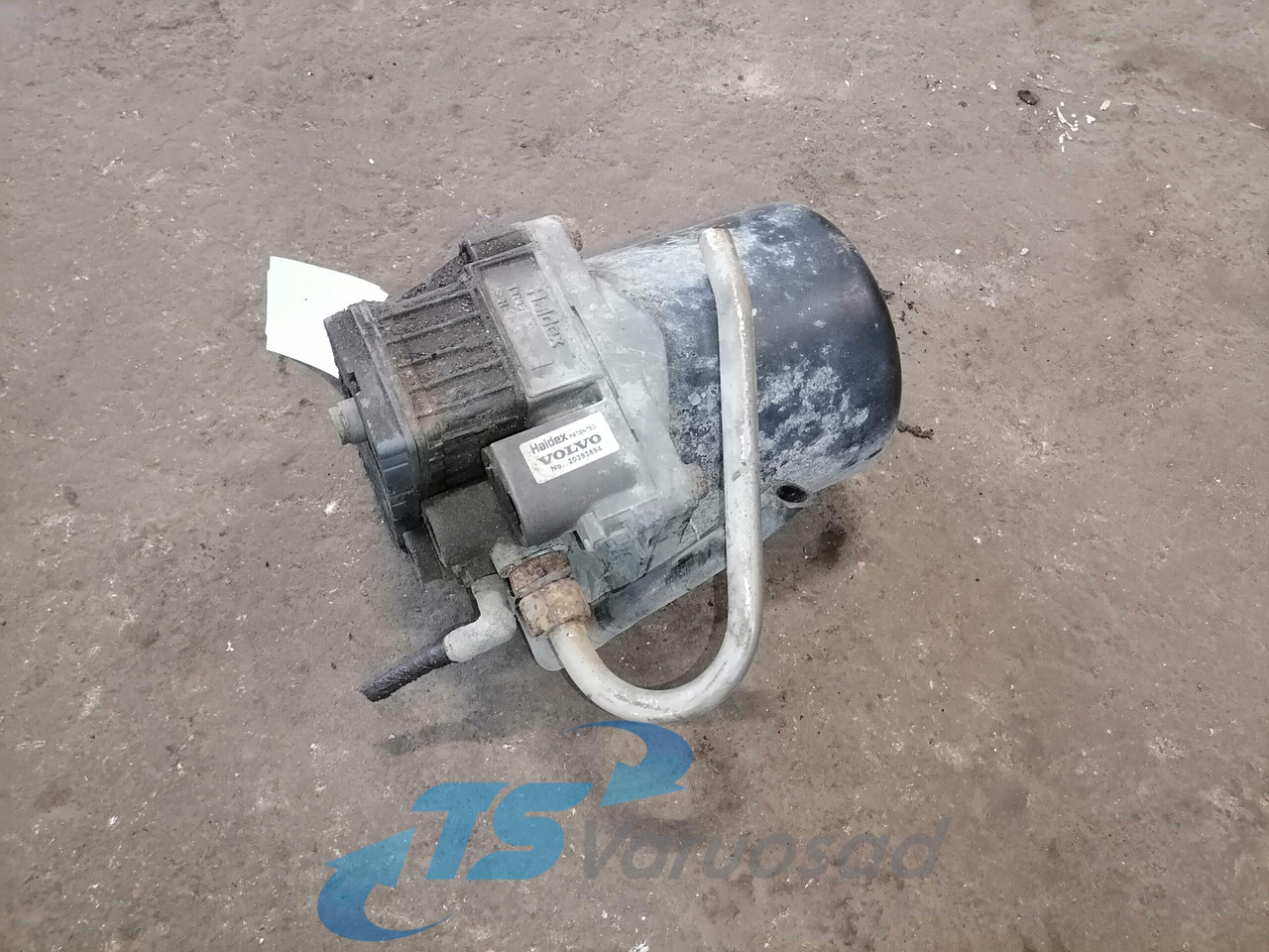 Volvo Air dryer 20393894 - Спирачен клапан за Камион: снимка 1 Volvo Air dryer 20393894 - Спирачен клапан за Камион: снимка 1
