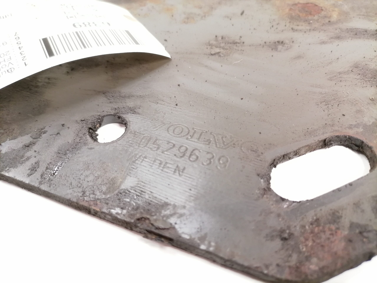 Volvo Air dryer carrier plate 20529639 - Спирачен клапан за Камион: снимка 3 Volvo Air dryer carrier plate 20529639 - Спирачен клапан за Камион: снимка 3