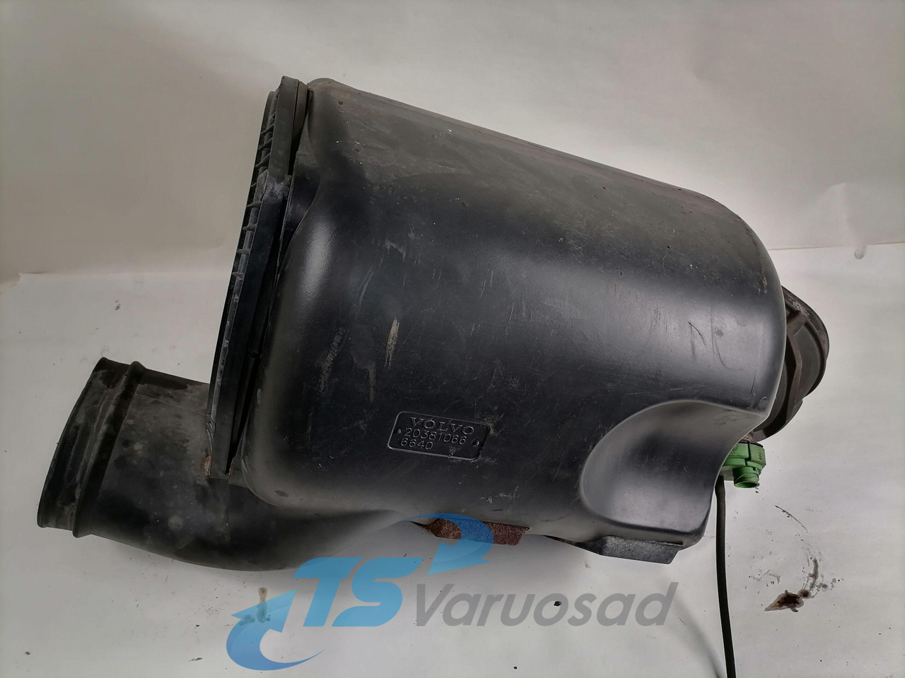 Volvo Air filter housing 20381066 - Всмукателна система за Камион: снимка 1 Volvo Air filter housing 20381066 - Всмукателна система за Камион: снимка 1