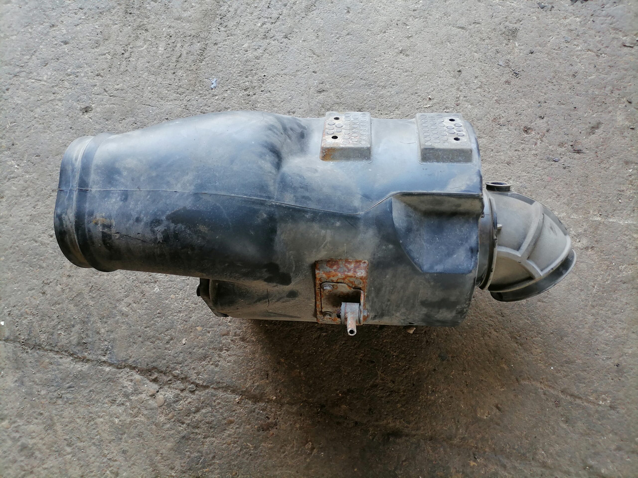 Volvo Air filter housing 20381066 - Всмукателна система за Камион: снимка 3 Volvo Air filter housing 20381066 - Всмукателна система за Камион: снимка 3