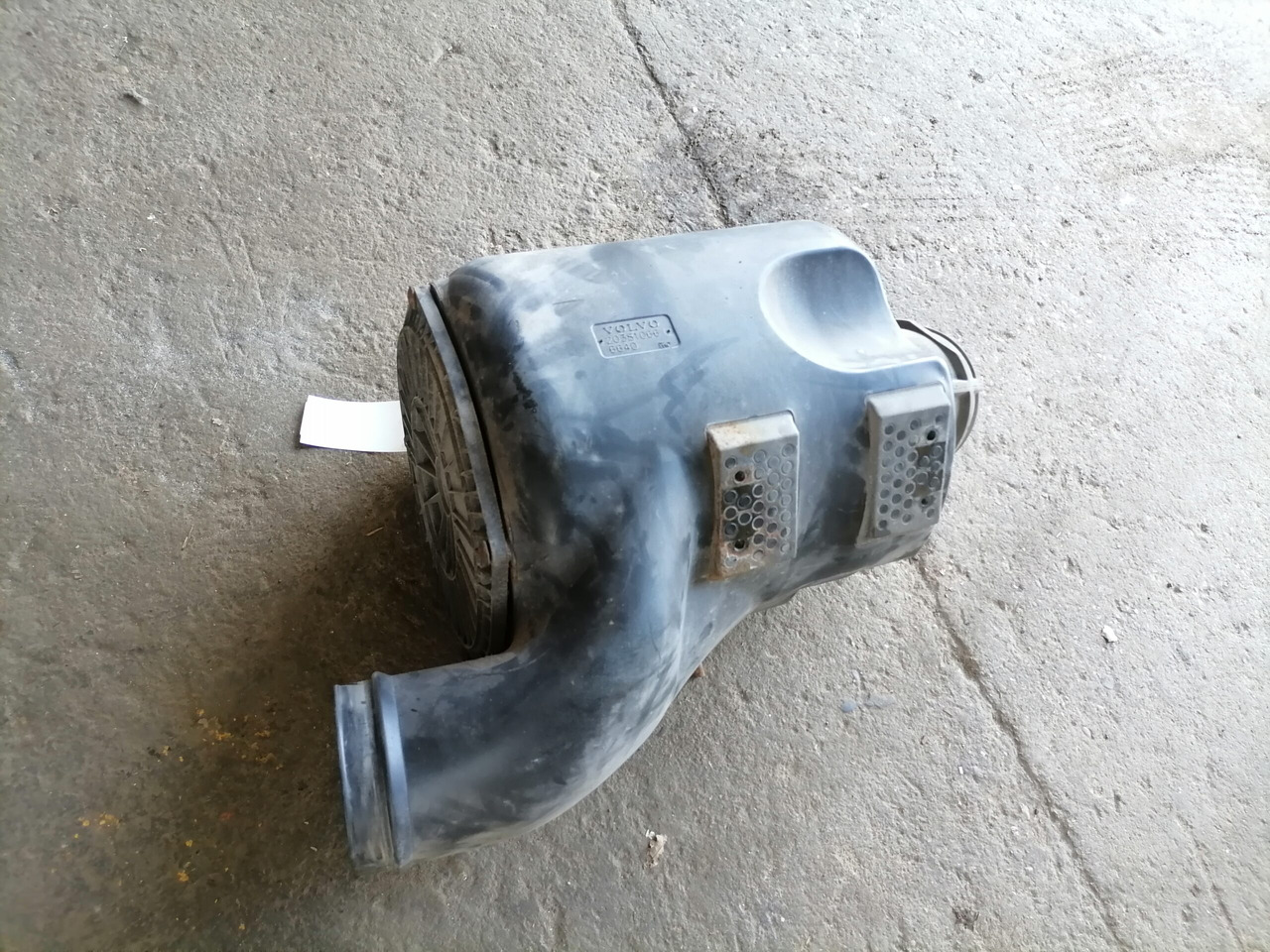 Volvo Air filter housing 20381066 - Всмукателна система за Камион: снимка 2 Volvo Air filter housing 20381066 - Всмукателна система за Камион: снимка 2