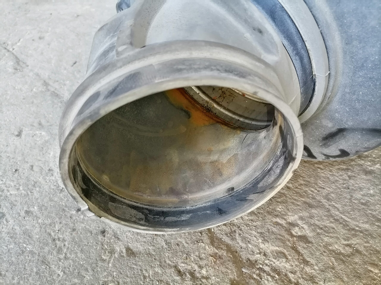 Volvo Air filter housing 20381066 - Всмукателна система за Камион: снимка 4 Volvo Air filter housing 20381066 - Всмукателна система за Камион: снимка 4
