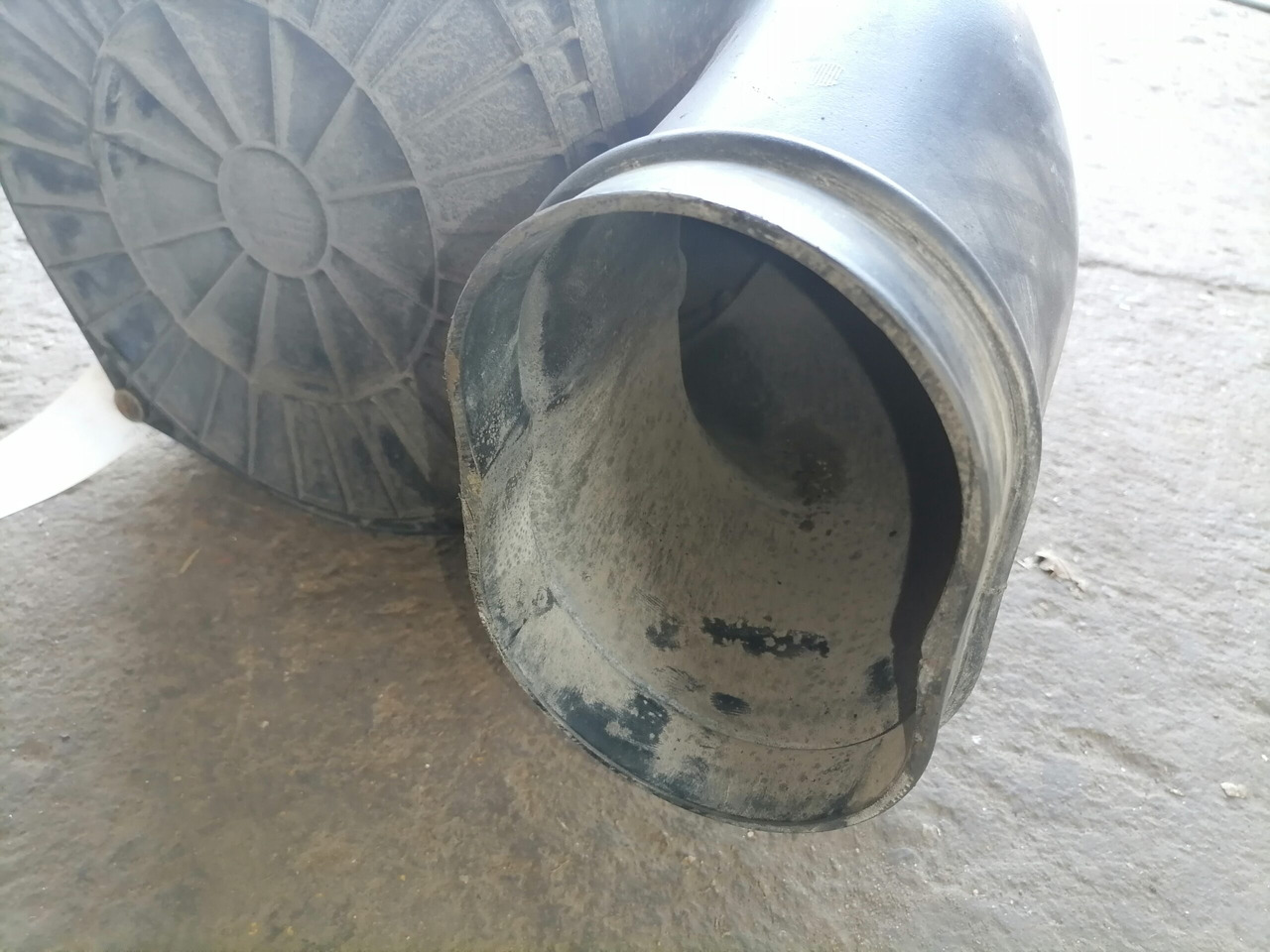 Volvo Air filter housing 20381066 - Всмукателна система за Камион: снимка 5 Volvo Air filter housing 20381066 - Всмукателна система за Камион: снимка 5