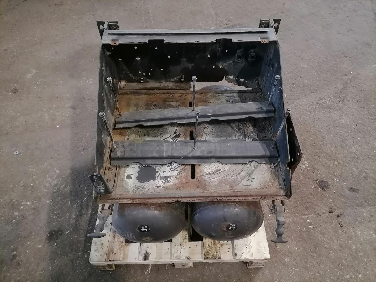 Volvo Battery box 20923091 - Акумулатор за Камион: снимка 3 Volvo Battery box 20923091 - Акумулатор за Камион: снимка 3