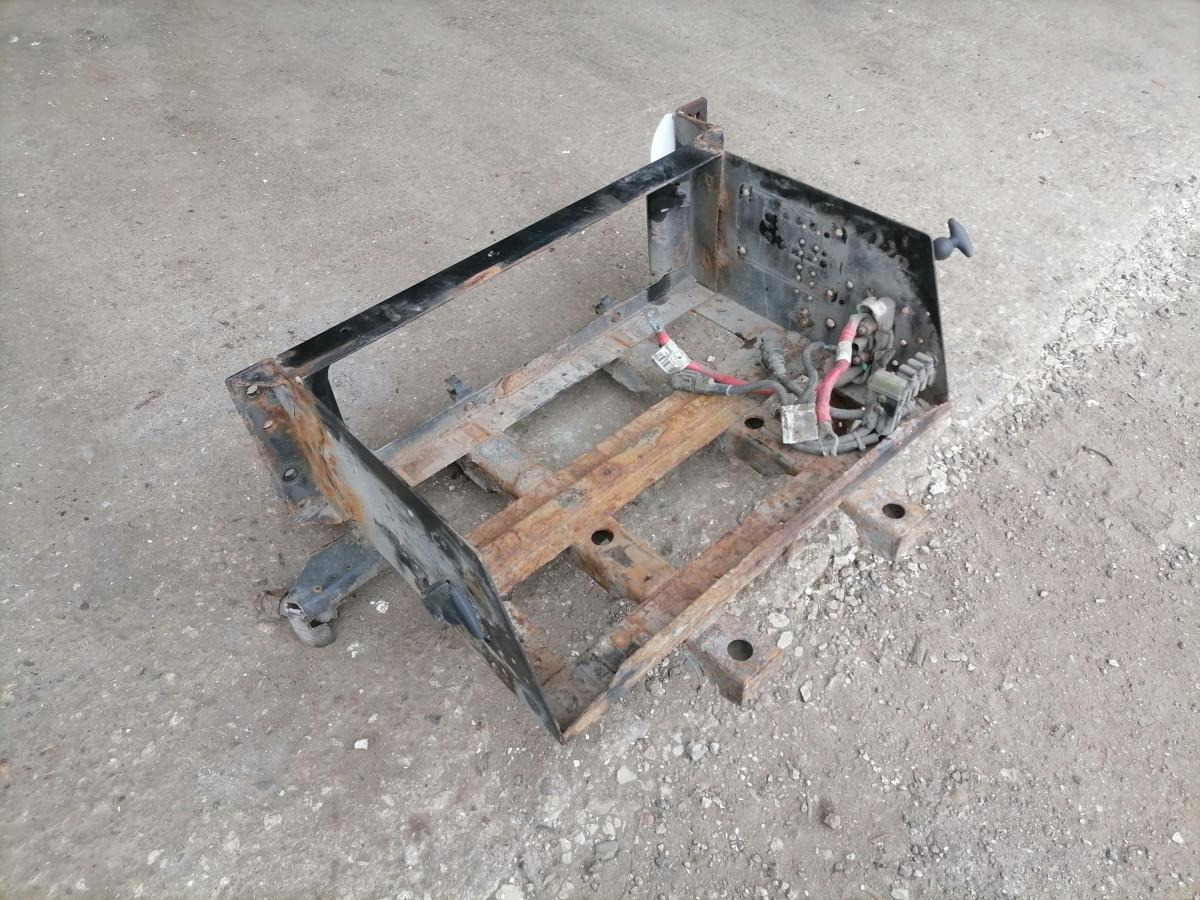Volvo Battery box 21042654 - Акумулатор за Камион: снимка 2 Volvo Battery box 21042654 - Акумулатор за Камион: снимка 2