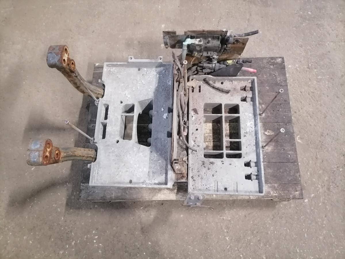 Volvo Battery box 22003951 - Акумулатор за Камион: снимка 5 Volvo Battery box 22003951 - Акумулатор за Камион: снимка 5