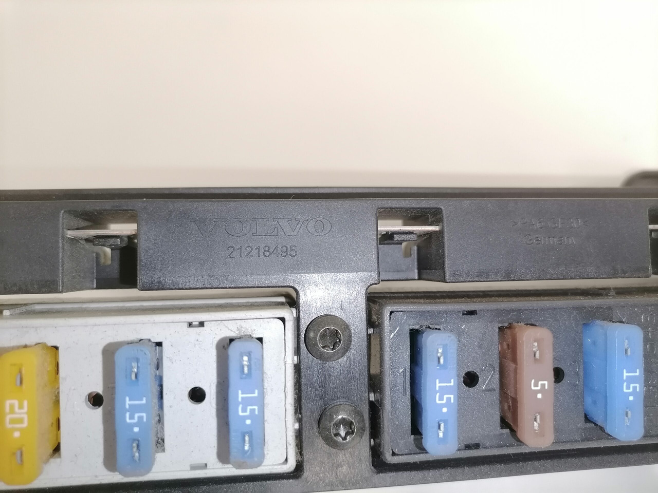 Volvo Central electric unit 21218495 - Предпазител за Камион: снимка 3 Volvo Central electric unit 21218495 - Предпазител за Камион: снимка 3