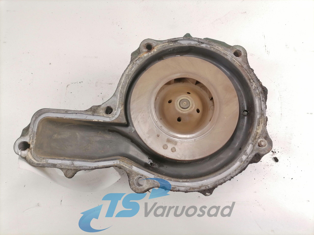 Volvo Cooling pump 20744939 - Помпа за охлаждаща течност за Камион: снимка 4 Volvo Cooling pump 20744939 - Помпа за охлаждаща течност за Камион: снимка 4