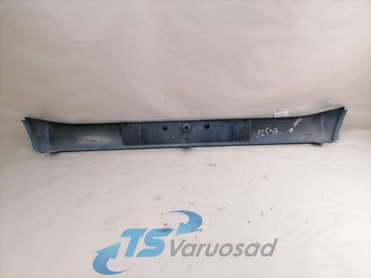Volvo Front bumper cover plastic 82090733 - Аеродинамика/ Спойлер за Камион: снимка 2 Volvo Front bumper cover plastic 82090733 - Аеродинамика/ Спойлер за Камион: снимка 2