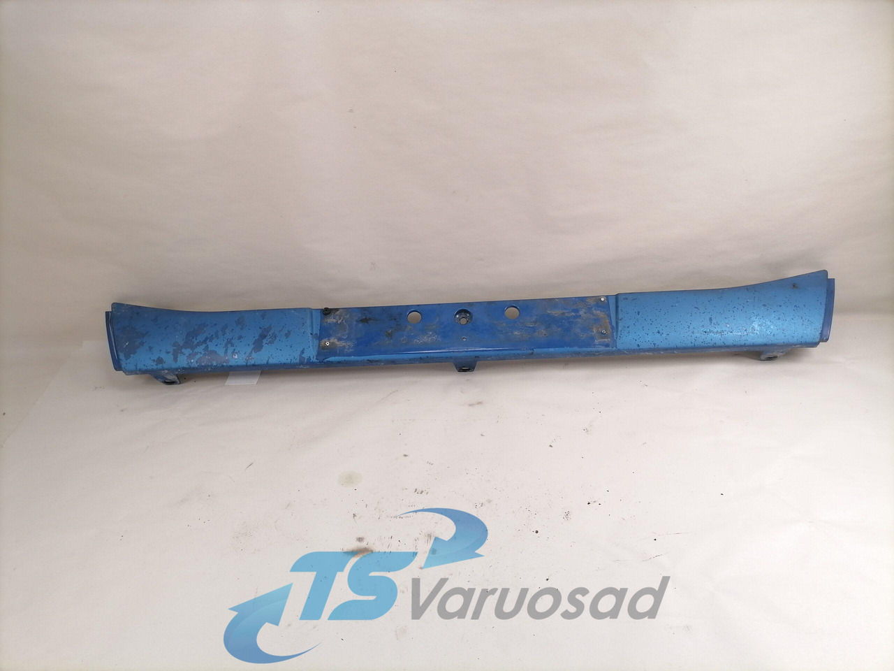 Volvo Front bumper cover plastic 82090733 - Аеродинамика/ Спойлер за Камион: снимка 1 Volvo Front bumper cover plastic 82090733 - Аеродинамика/ Спойлер за Камион: снимка 1