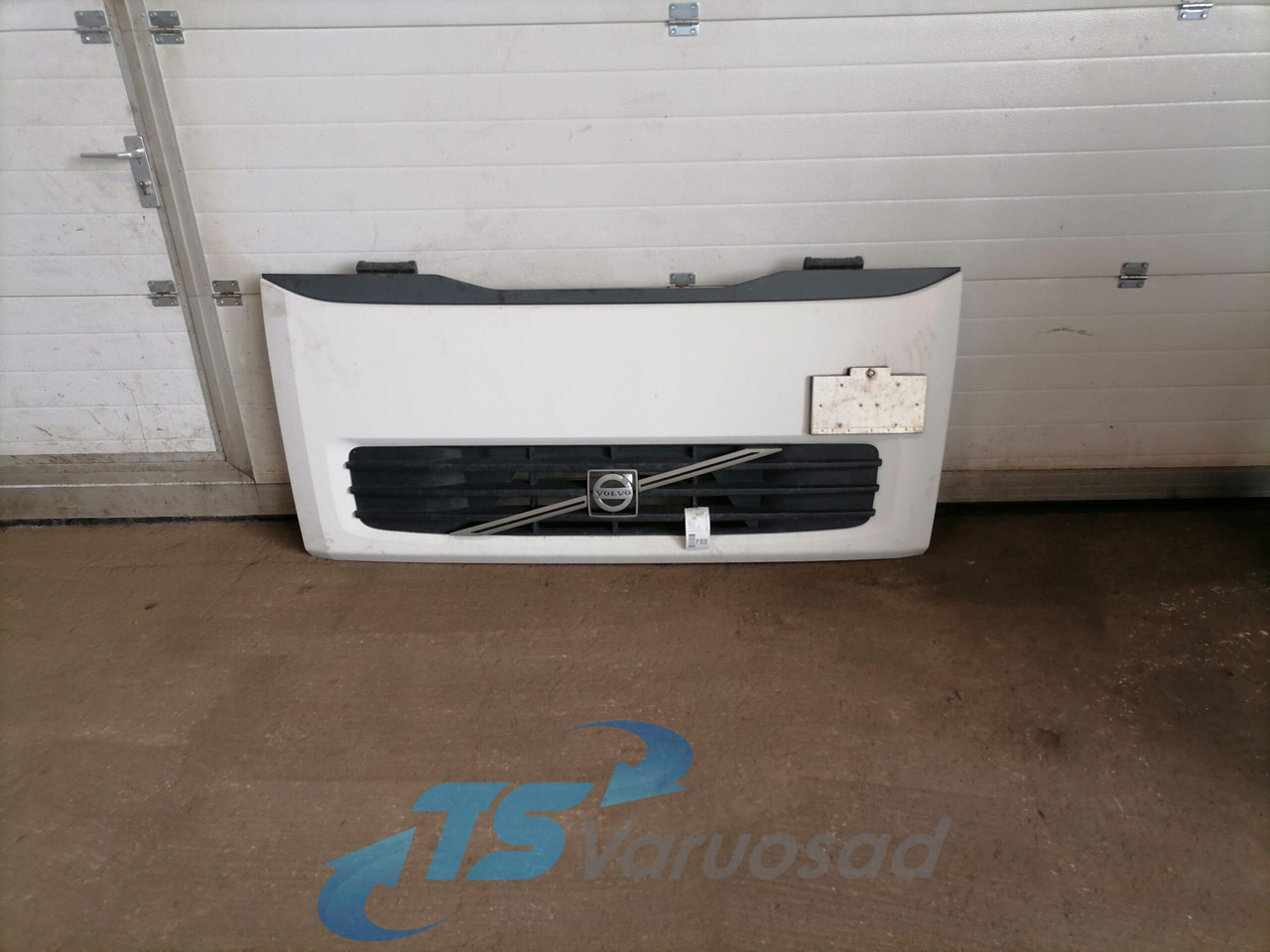Volvo Grille panel 20748333 - Радиаторна решетка за Камион: снимка 1 Volvo Grille panel 20748333 - Радиаторна решетка за Камион: снимка 1