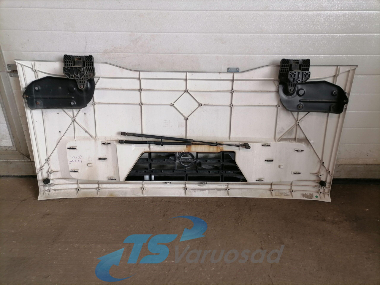 Volvo Grille panel 20748333 - Радиаторна решетка за Камион: снимка 2 Volvo Grille panel 20748333 - Радиаторна решетка за Камион: снимка 2