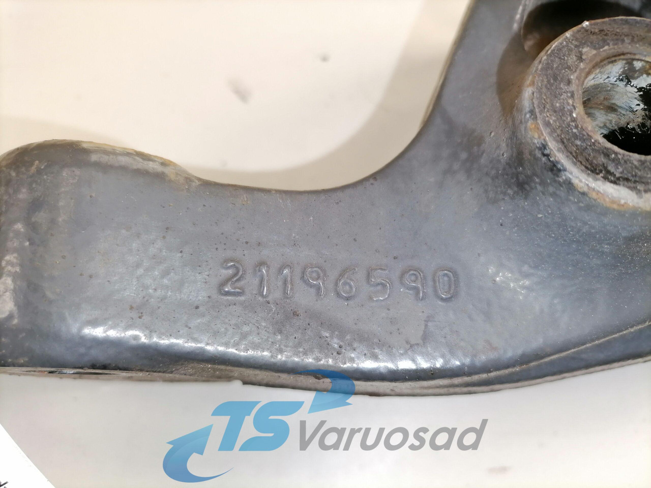 Volvo Kabiini kandur, tagumine 21196590 - Окачване на кабината за Камион: снимка 4 Volvo Kabiini kandur, tagumine 21196590 - Окачване на кабината за Камион: снимка 4