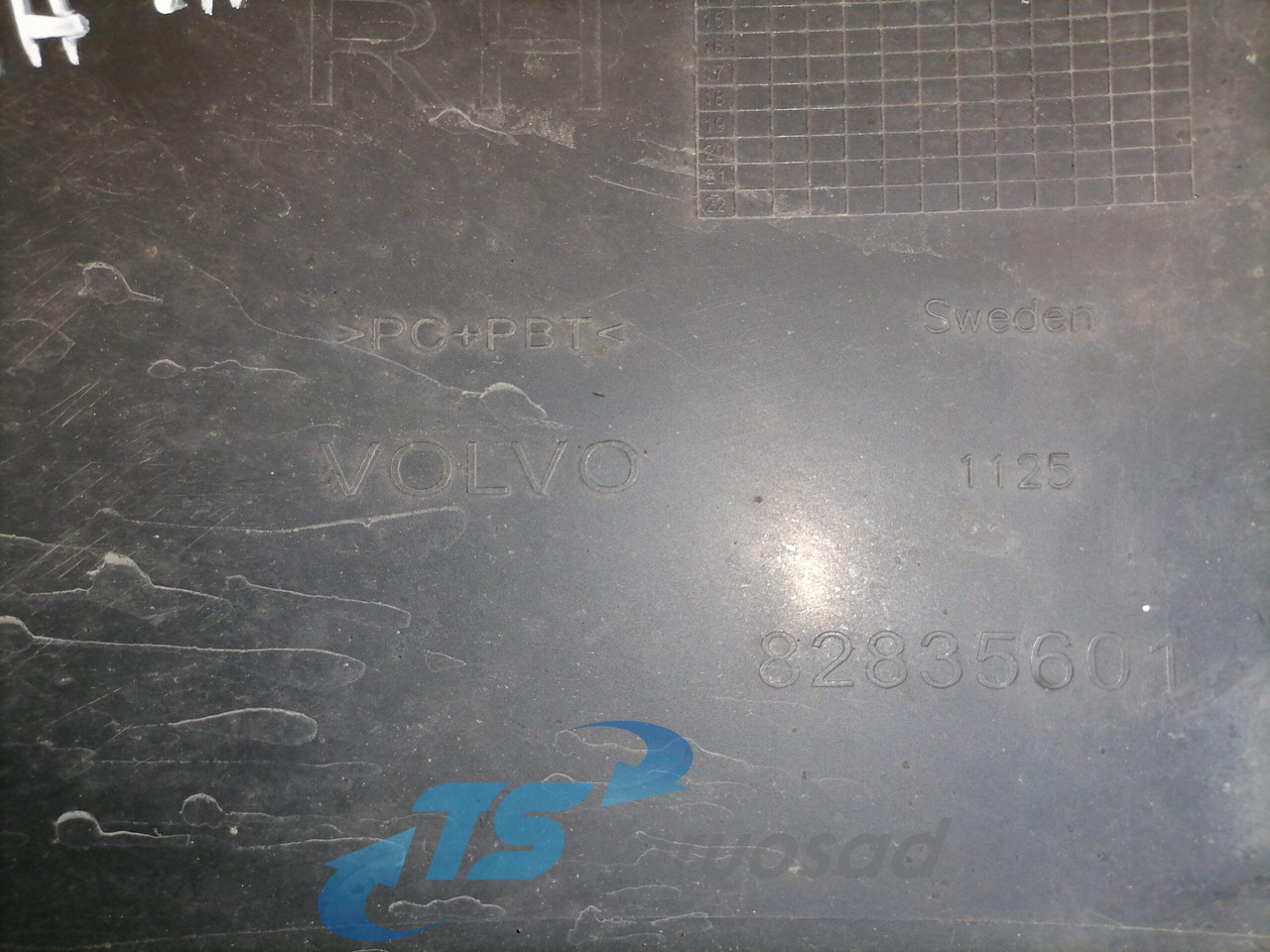 Volvo Plastikdetail 82835601 - Аеродинамика/ Спойлер за Камион: снимка 3 Volvo Plastikdetail 82835601 - Аеродинамика/ Спойлер за Камион: снимка 3