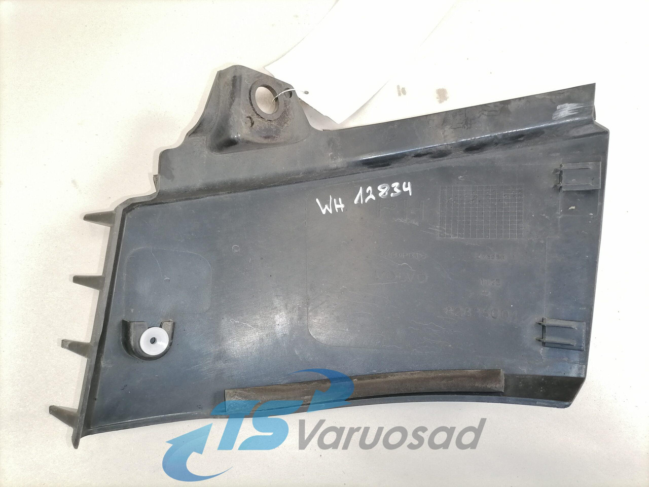 Volvo Plastikdetail 82835601 - Аеродинамика/ Спойлер за Камион: снимка 2 Volvo Plastikdetail 82835601 - Аеродинамика/ Спойлер за Камион: снимка 2