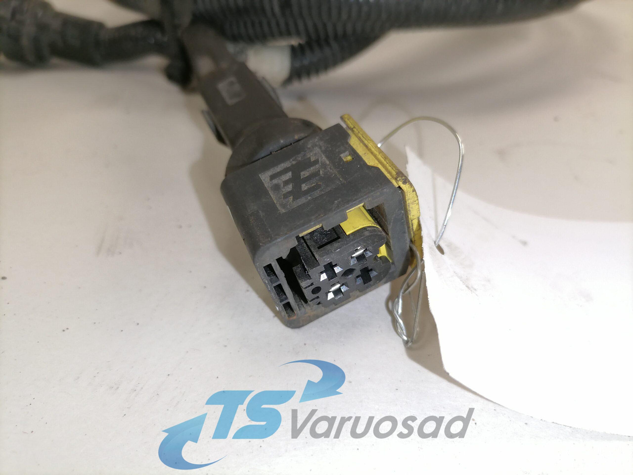 Volvo Raami juhtmestik 21931383 - Универсална част за Камион: снимка 3 Volvo Raami juhtmestik 21931383 - Универсална част за Камион: снимка 3