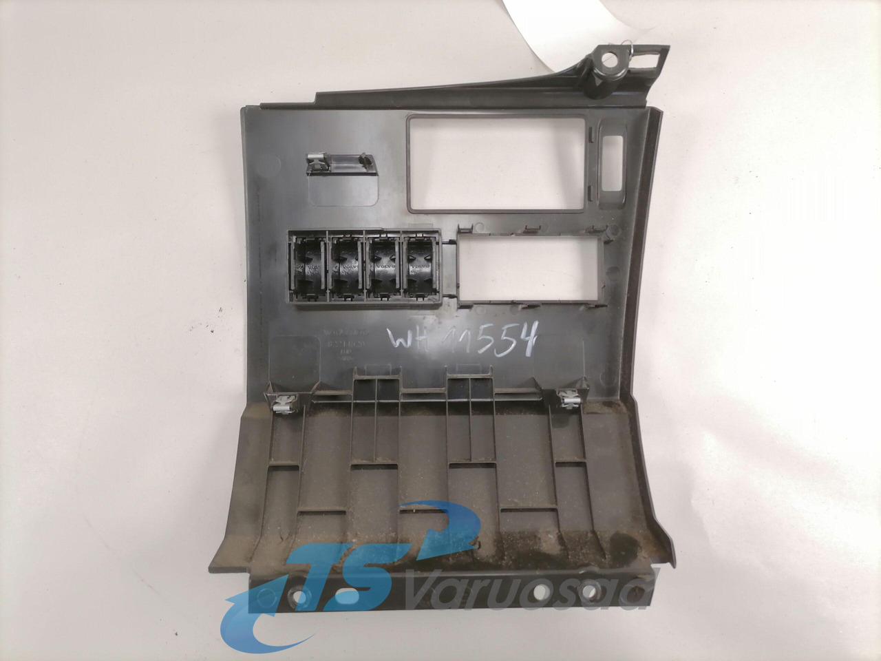 Volvo Salongi plastik 82214529 - Универсална част за Камион: снимка 2 Volvo Salongi plastik 82214529 - Универсална част за Камион: снимка 2