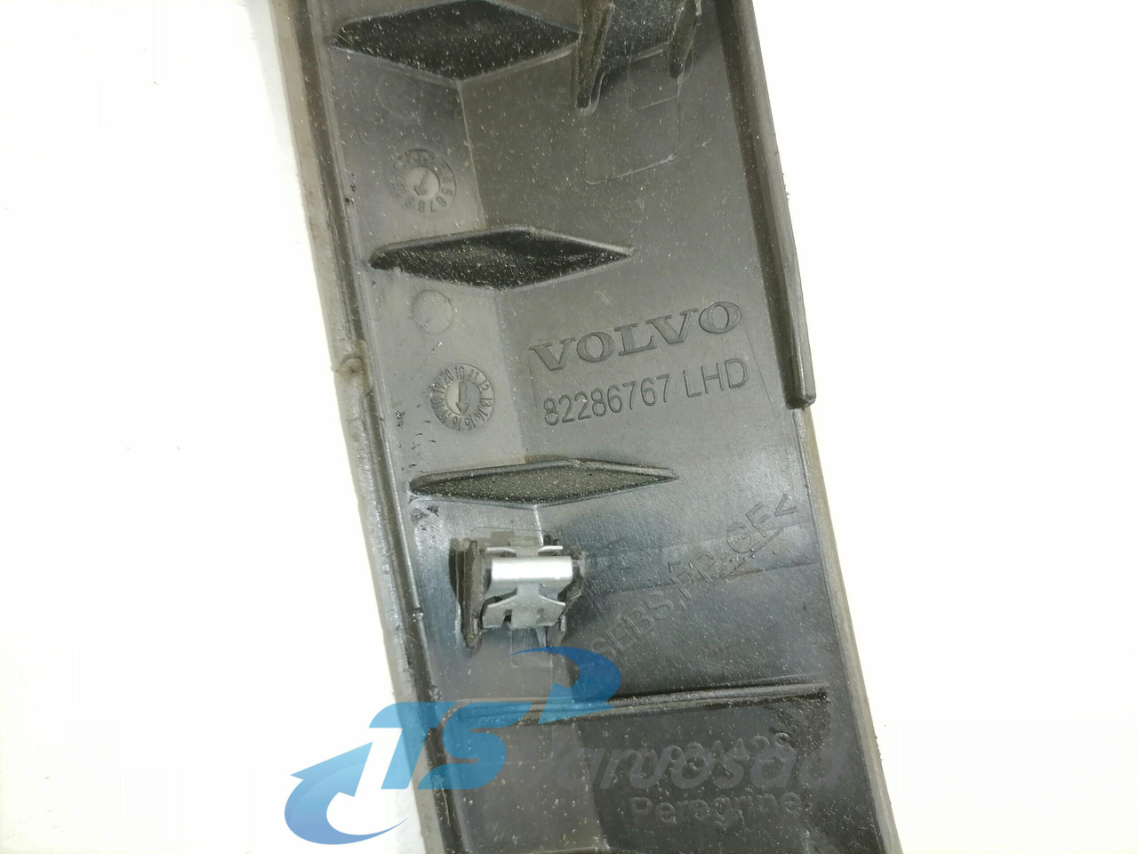 Volvo Salongi plastik 82286767 - Универсална част за Камион: снимка 2 Volvo Salongi plastik 82286767 - Универсална част за Камион: снимка 2
