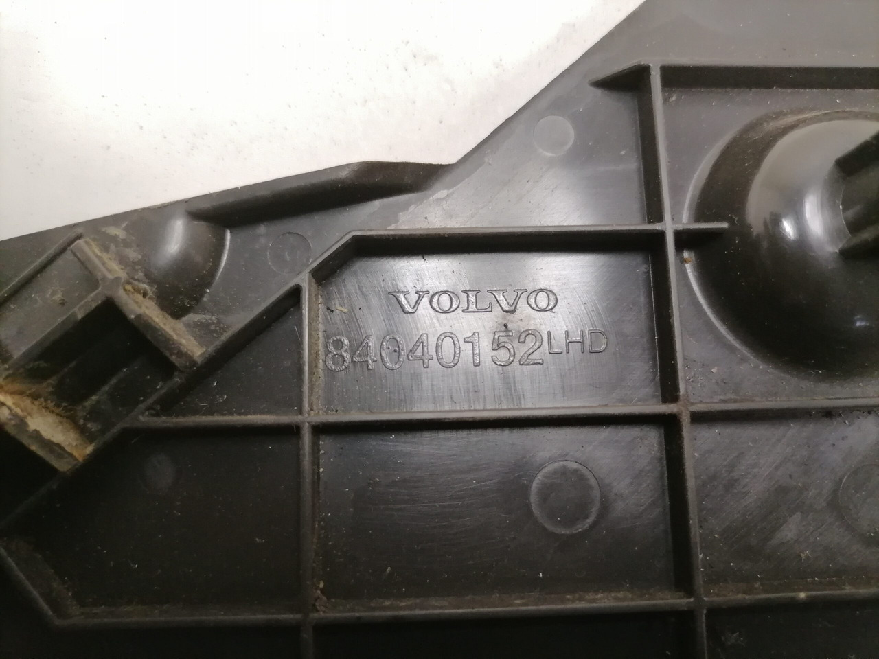 Volvo Salongi plastik 84040152 - Универсална част за Камион: снимка 3 Volvo Salongi plastik 84040152 - Универсална част за Камион: снимка 3