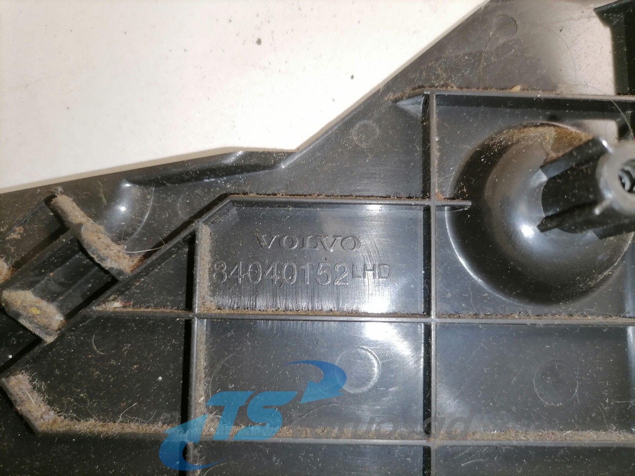 Volvo Salongi plastik 84040152 - Универсална част за Камион: снимка 3 Volvo Salongi plastik 84040152 - Универсална част за Камион: снимка 3