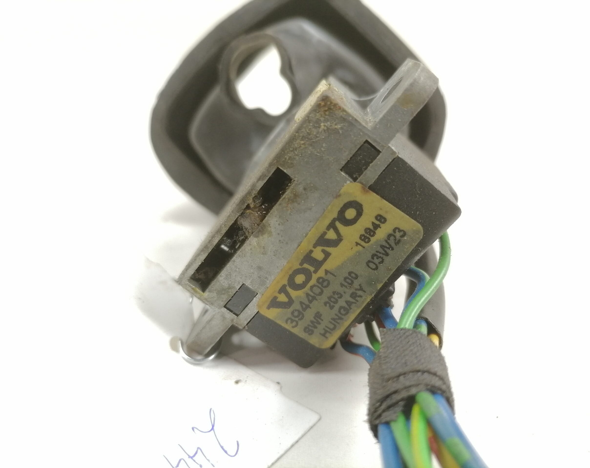 Volvo Switch, wipers 3944081 - Електрическа система за Камион: снимка 3 Volvo Switch, wipers 3944081 - Електрическа система за Камион: снимка 3