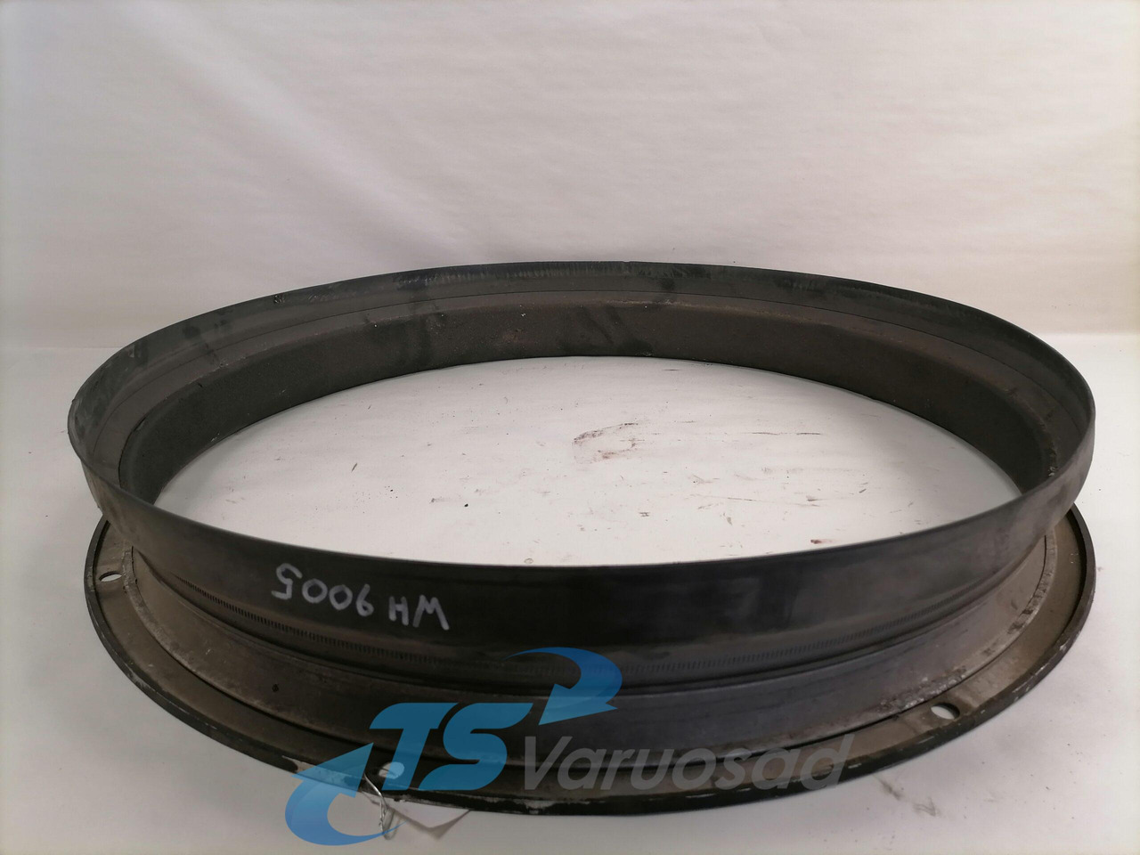 Volvo Ventilaatori metallrõngas 1665405 - Радиатор за Камион: снимка 2 Volvo Ventilaatori metallrõngas 1665405 - Радиатор за Камион: снимка 2