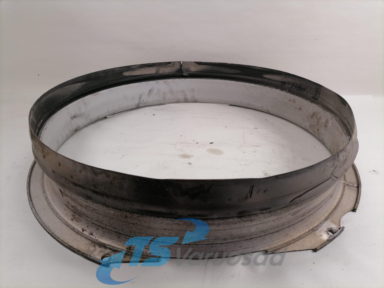 Volvo Ventilaatori metallrõngas 20878899 - Радиатор за Камион: снимка 3 Volvo Ventilaatori metallrõngas 20878899 - Радиатор за Камион: снимка 3