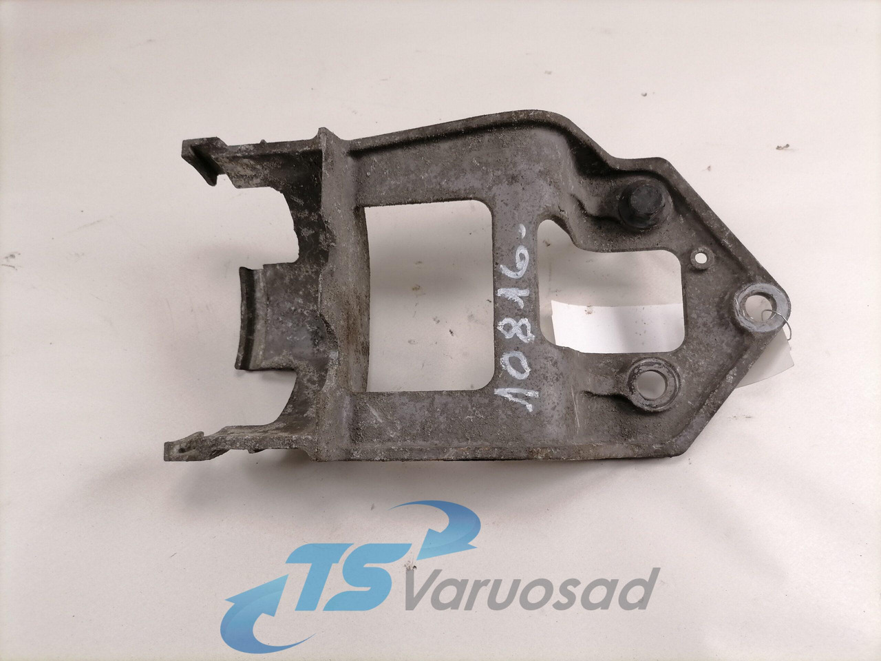 Volvo Volvo roolisüsteemi õlimahuti kandur 21468479 - Кормилен маркуч за Камион: снимка 2 Volvo Volvo roolisüsteemi õlimahuti kandur 21468479 - Кормилен маркуч за Камион: снимка 2
