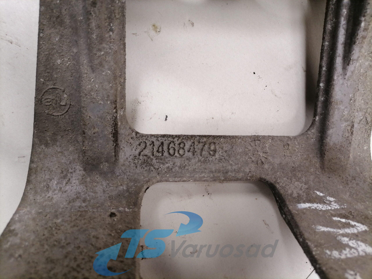 Volvo Volvo roolisüsteemi õlimahuti kandur 21468479 - Кормилен маркуч за Камион: снимка 3 Volvo Volvo roolisüsteemi õlimahuti kandur 21468479 - Кормилен маркуч за Камион: снимка 3