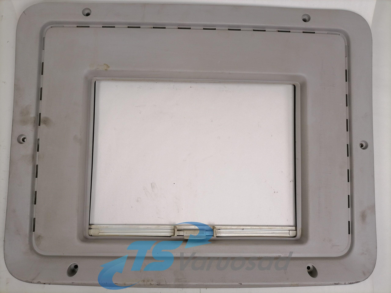 Volvo sunroof plastic cover 20379765 - Универсална част за Камион: снимка 1 Volvo sunroof plastic cover 20379765 - Универсална част за Камион: снимка 1