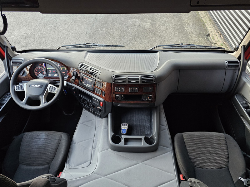 Interior photo 2: Камион с брезент DAF CF 400 4x2 PRITSCHE / PLANE