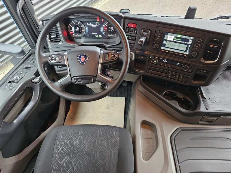 Interior photo 1: Рефрижератор камион Scania P250 / LBW /4X2 / FRIGOBLOCK Interior photo 1: Рефрижератор камион Scania P250 / LBW /4X2 / FRIGOBLOCK