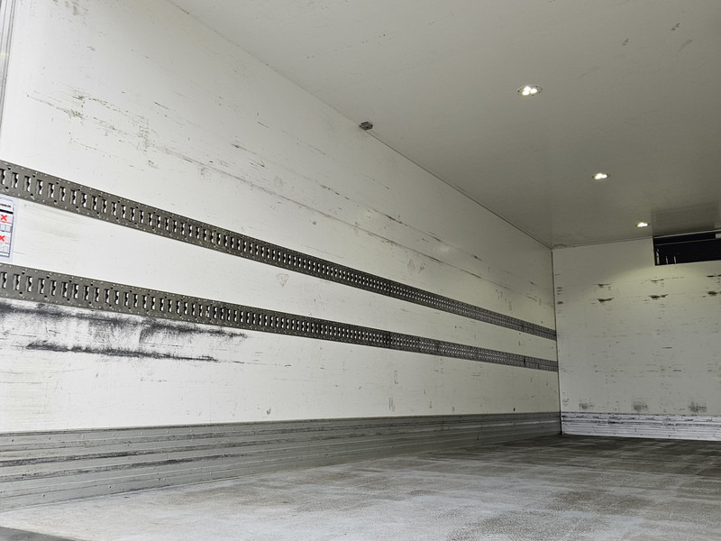 Рефрижератор камион Scania P250 / LBW /4X2 / FRIGOBLOCK: снимка 19 Рефрижератор камион Scania P250 / LBW /4X2 / FRIGOBLOCK: снимка 19