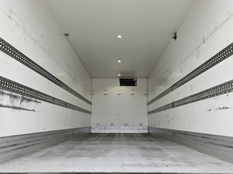 Рефрижератор камион Scania P250 / LBW /4X2 / FRIGOBLOCK: снимка 17 Рефрижератор камион Scania P250 / LBW /4X2 / FRIGOBLOCK: снимка 17