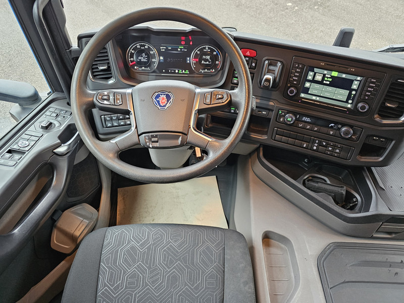 Interior photo 1: Рефрижератор камион Scania P250 / LBW /4X2 / FRIGOBLOCK