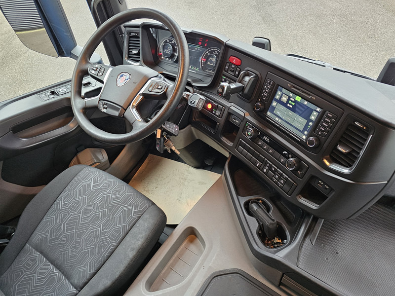 Interior photo 2: Рефрижератор камион Scania P250 / LBW /4X2 / FRIGOBLOCK