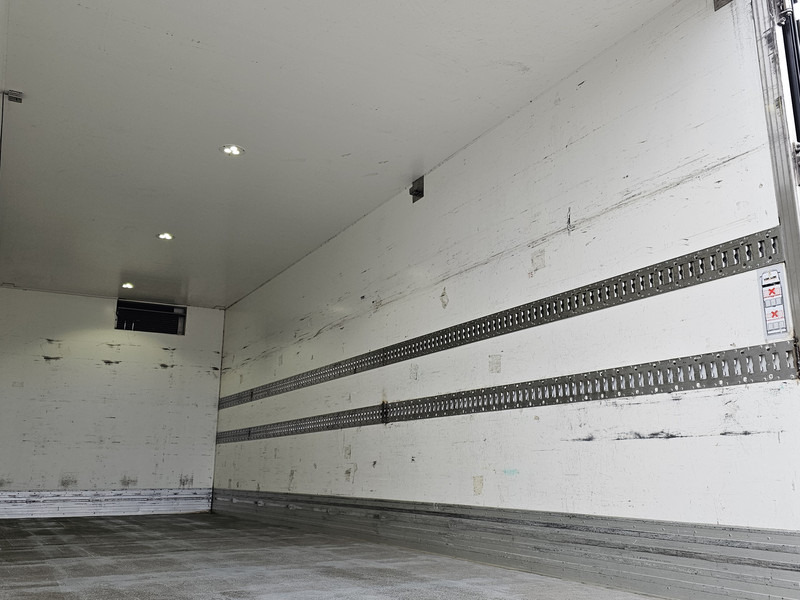 Рефрижератор камион Scania P250 / LBW /4X2 / FRIGOBLOCK: снимка 18 Рефрижератор камион Scania P250 / LBW /4X2 / FRIGOBLOCK: снимка 18