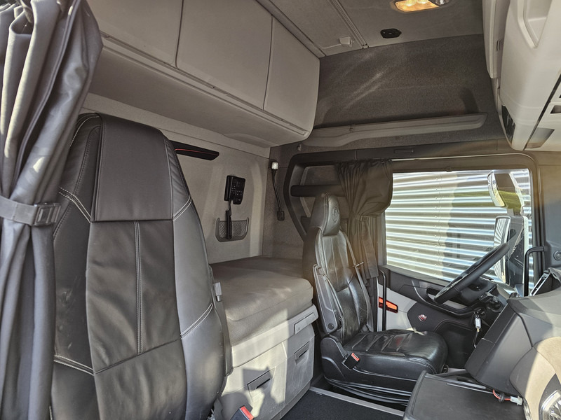 Влекач Scania R580 / V8 6X2 / RETARDER / FULL AIR: снимка 9