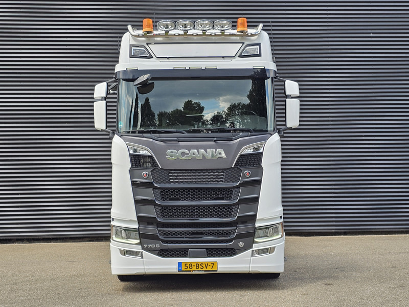 Scania S770 V8 6x2 BOOGIE / FULL AIR / RETARDER / PARKING COOLER - Влекач: снимка 4 Scania S770 V8 6x2 BOOGIE / FULL AIR / RETARDER / PARKING COOLER - Влекач: снимка 4