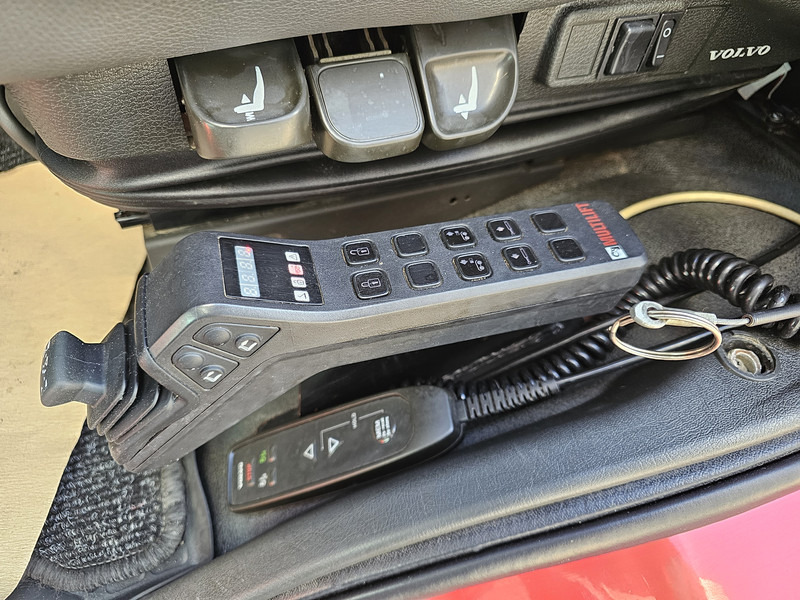 Камион с кран Volvo FM 420 8x2 / HIAB HOOKLIFT + 30 t/m CRANE - KRAN: снимка 19