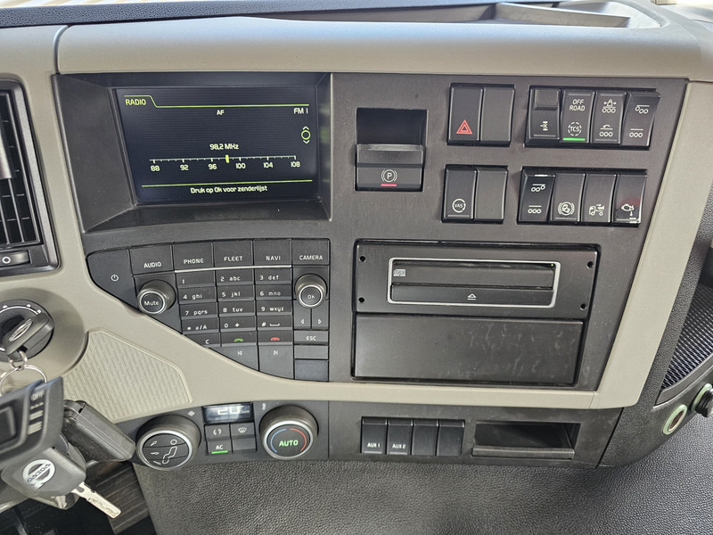 Камион с кран Volvo FM 420 8x2 / HIAB HOOKLIFT + 30 t/m CRANE - KRAN: снимка 17