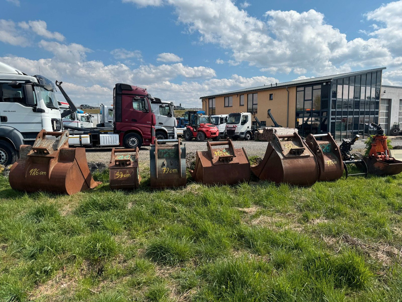 Baggerschaufeln & Greiffer LKW ab 1500 € netto - Колесен багер: снимка 1 Baggerschaufeln & Greiffer LKW ab 1500 € netto - Колесен багер: снимка 1