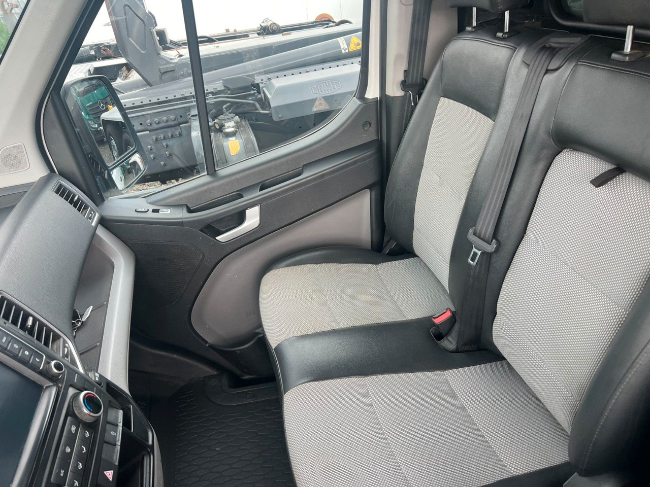Hyundai H350 Kasten Kasten L3H2 Profi Kurz / Hoch - Товарен бус: снимка 4 Hyundai H350 Kasten Kasten L3H2 Profi Kurz / Hoch - Товарен бус: снимка 4