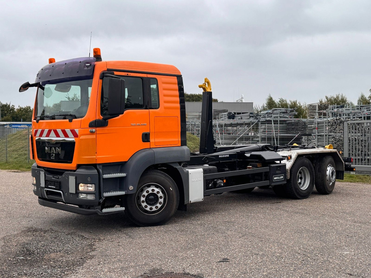 MAN 26.40 6X2 Meiller RK 20.70 mit Funk - Мултилифт с кука камион: снимка 1 MAN 26.40 6X2 Meiller RK 20.70 mit Funk - Мултилифт с кука камион: снимка 1