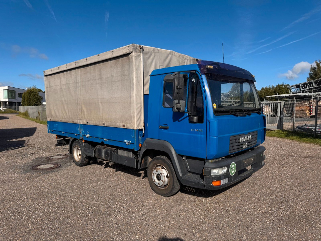MAN 8.140 4X2 Pritsche Plane Original Km - Брезентов бус: снимка 1 MAN 8.140 4X2 Pritsche Plane Original Km - Брезентов бус: снимка 1