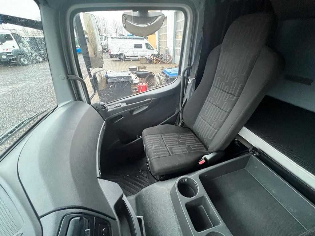 Камион с брезент Mercedes-Benz 1324 4X2 Koffer Plane 6 to. Hebebühne: снимка 18